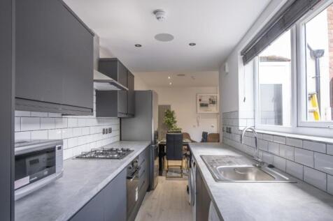 Modern and sleek kitchen featuring stylish cabi...