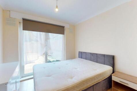 Bright and tidy double bedroom featuring a comf...