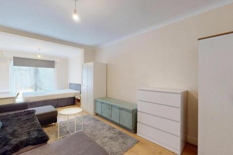 Bright and tidy single bedroom featuring a comf...