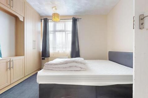 A bright and tidy double bedroom featuring a co...