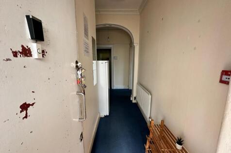 A simple and functional hallway with potential ...