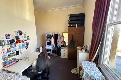 A cozy double bedroom featuring a comfortable b...