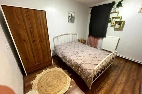 A cozy double bedroom featuring a comfortable d...