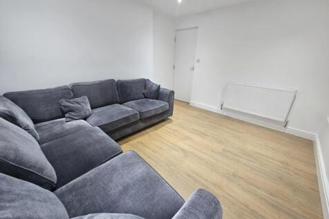 Spacious and well-maintained living room featur...