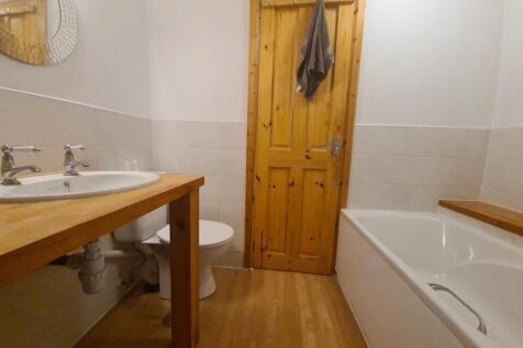 A bright and clean bathroom with a modern desig...