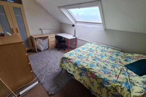 A cozy bedroom featuring a double bed with a co...