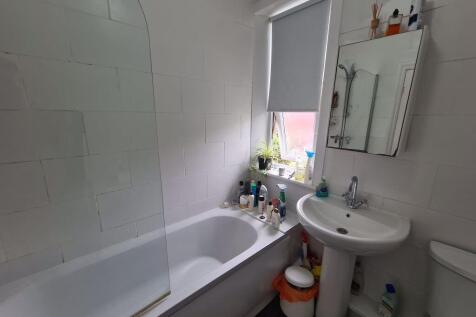 A well-maintained bathroom featuring a classic ...