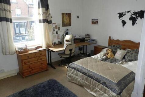 Bright, neatly presented double bedroom with a ...