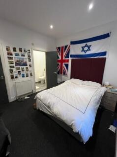 Well-presented bedroom with a comfortable doubl...