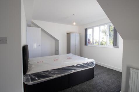 Bright, recently refreshed double bedroom with ...