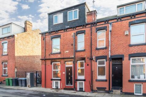 Attractive red-brick terraced house with tradit...