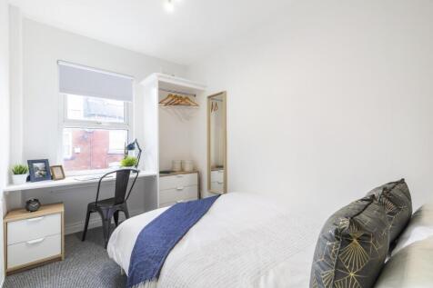 Bright, neatly presented single bedroom with a ...
