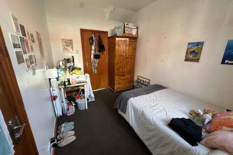 A cozy and welcoming bedroom featuring a single...