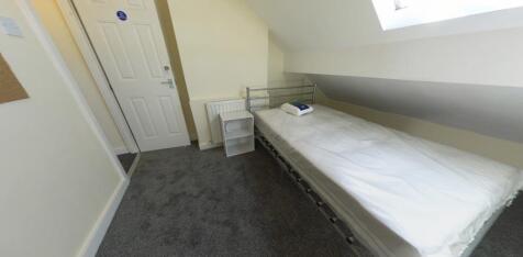 Well-presented single bedroom with a neat singl...