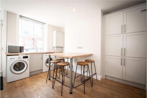 Bright, modern kitchen with integrated applianc...