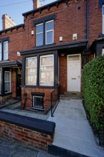 Attractive red-brick terraced house with a clea...