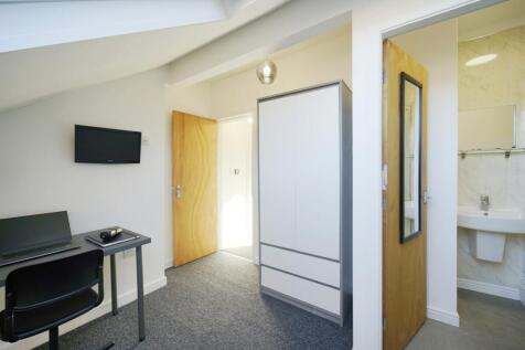 Bright, modern double bedroom with neutral deco...