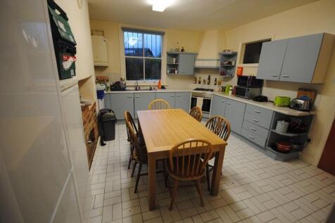 Spacious, well-equipped kitchen with a central ...