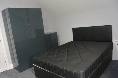 Well-presented double bedroom featuring a moder...