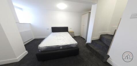 Bright, freshly decorated double bedroom with a...
