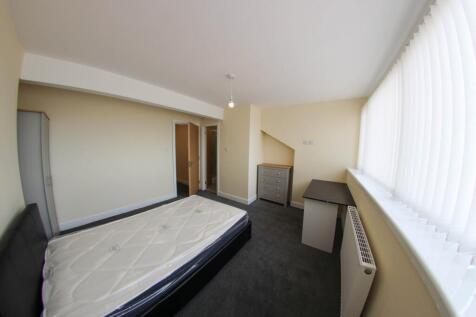 Bright, well-kept single bedroom with a large w...