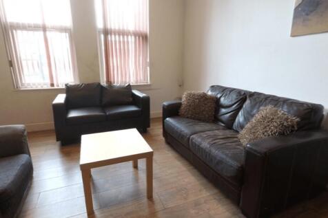 Bright, well-kept living room with comfortable ...