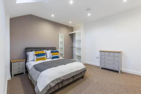Bright, modern double bedroom with a comfortabl...