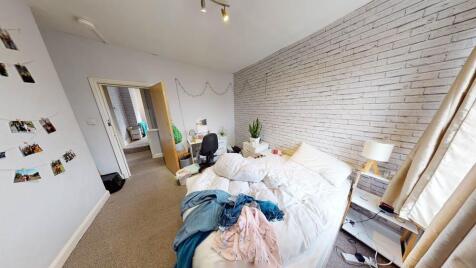 Bright, modern double bedroom with a comfy bed,...