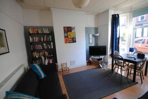 Bright, neatly presented living room with a com...