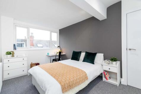 Bright, freshly decorated double bedroom with a...
