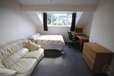 Bright, tidy bedroom with a comfortable double ...