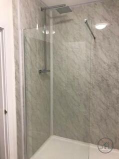 Contemporary shower enclosure with frameless gl...
