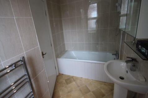 Well-presented bathroom with a full-size bathtu...