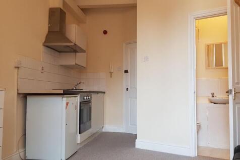 Studio flat/fully furnished