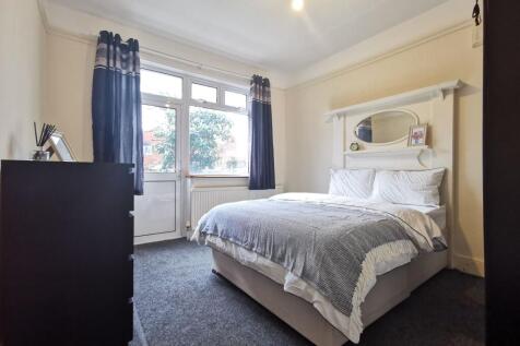 Double room leading to Garden