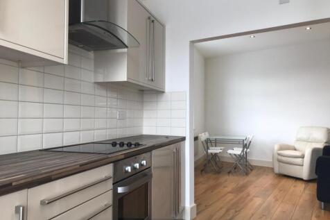 OPEN PLAN KITCHEN/LIVING ROOM