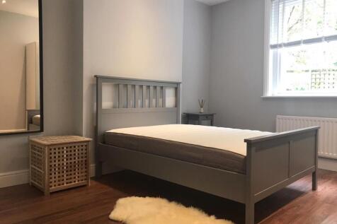 Bedroom 1/Laminated floors