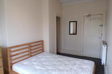 A spacious and tidy double bedroom, perfect for...