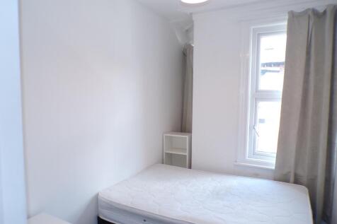A bright and tidy double bedroom featuring natu...
