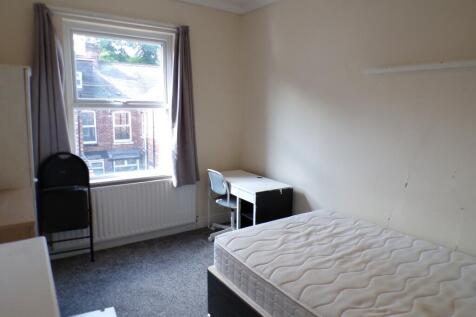 A bright and spacious double bedroom perfect fo...