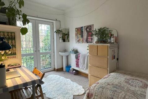 A bright and inviting double bedroom featuring ...