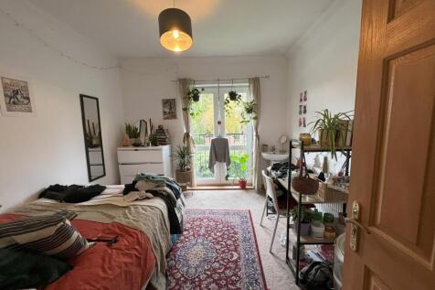 A vibrant and inviting double bedroom filled wi...
