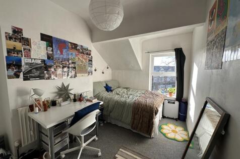 A cozy and inviting double bedroom with ample n...