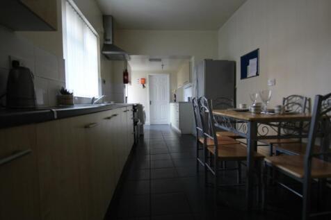 A functional and tidy kitchen with ample space ...