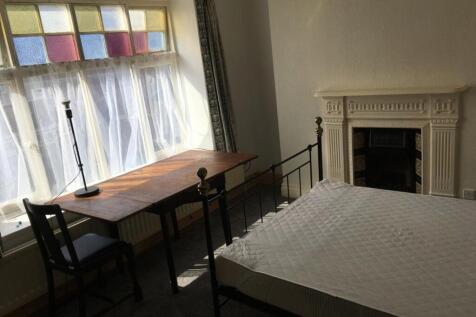 This charming double bedroom features ample nat...