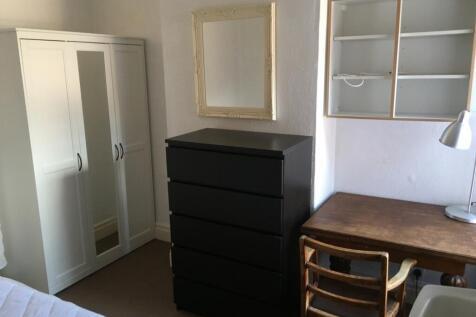 Bright and inviting double bedroom featuring am...