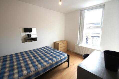 Bright and spacious double bedroom featuring la...