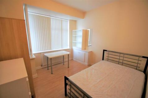Bright and inviting double bedroom featuring am...