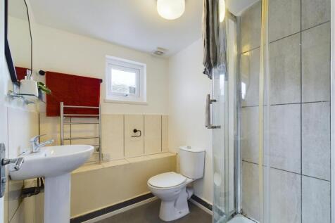 A modern and clean bathroom featuring a spaciou...