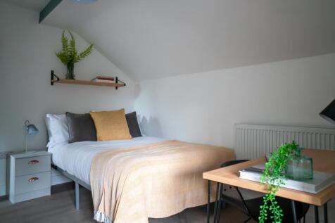 A cozy and inviting double bedroom featuring st...